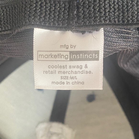 Ariat Navy Blue Cap with Logo Fitted - Picture 2 of 8